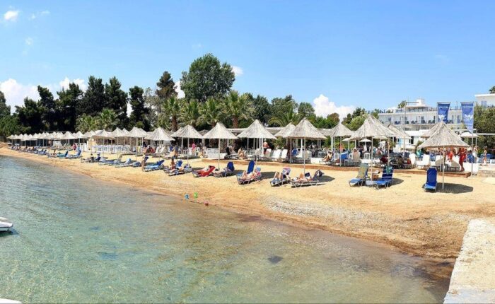 Grand Bleu Beach Resort